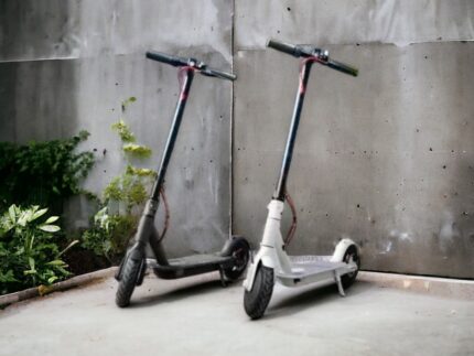 Електрическа тротинетка E-SCOOTER PRO 8AH black 250W MaXmotors